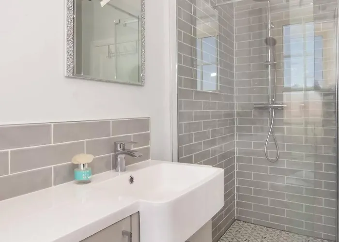 Station View Apartment *